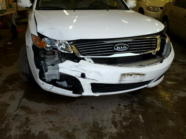 KNAGG4A80A5438296 - 2010 KIA OPTIMA LX WHITE photo 9