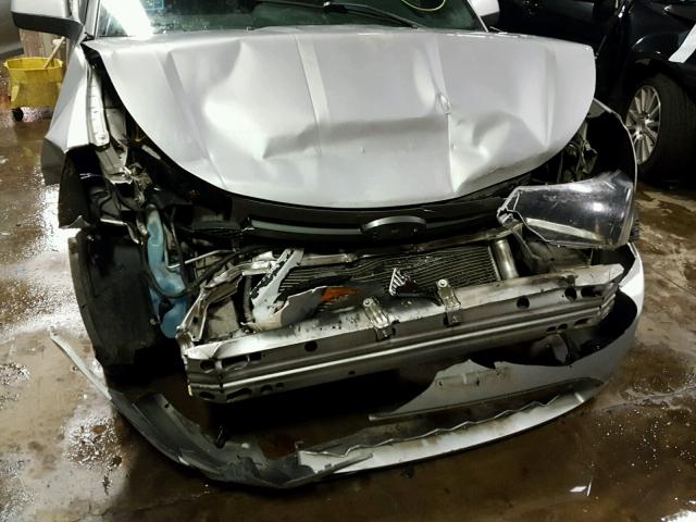 1FAHP32N39W147969 - 2009 FORD FOCUS SE SILVER photo 7