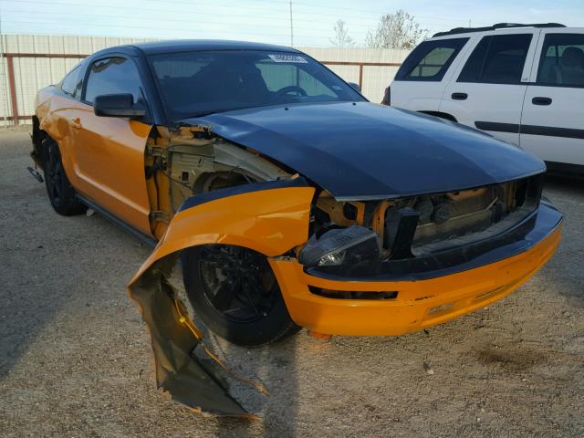 1ZVHT80N385132833 - 2008 FORD MUSTANG ORANGE photo 1