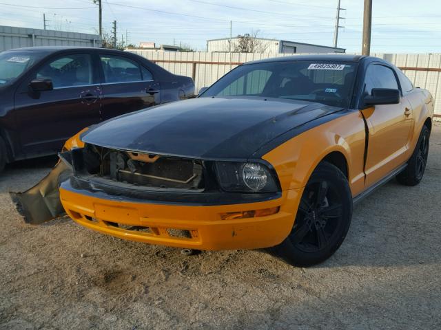 1ZVHT80N385132833 - 2008 FORD MUSTANG ORANGE photo 2