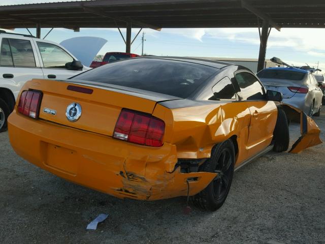 1ZVHT80N385132833 - 2008 FORD MUSTANG ORANGE photo 4