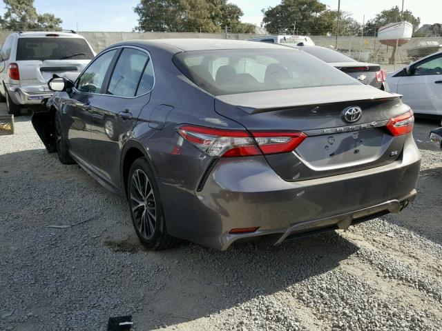 4T1B11HK4JU031209 - 2018 TOYOTA CAMRY L GRAY photo 3