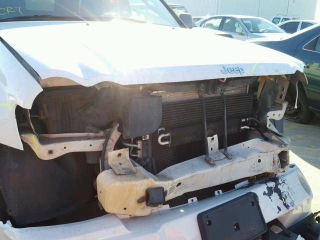 1J4GR48KX6C240725 - 2006 JEEP GRAND CHER WHITE photo 9