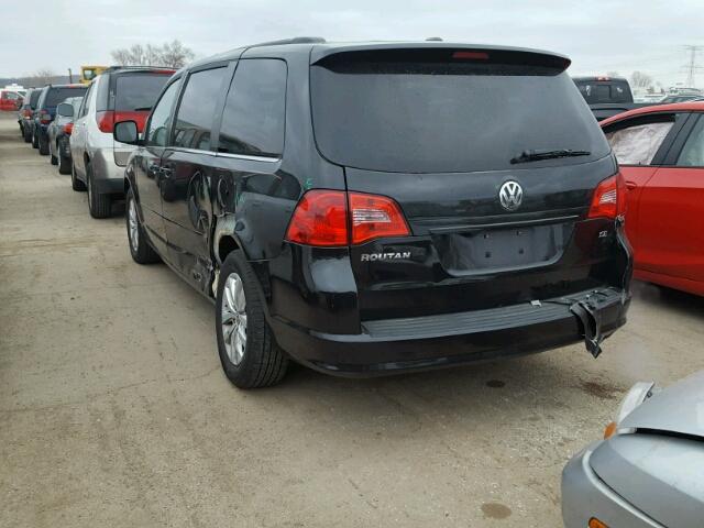 2C4RVABG2CR354718 - 2012 VOLKSWAGEN ROUTAN SE BLACK photo 3