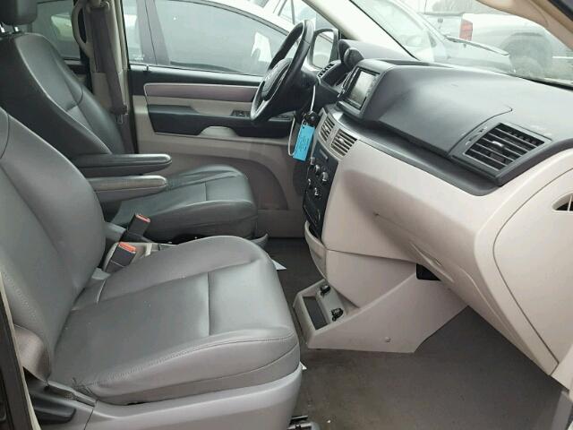 2C4RVABG2CR354718 - 2012 VOLKSWAGEN ROUTAN SE BLACK photo 5