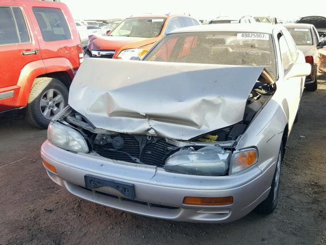 4T1SK12EXSU513782 - 1995 TOYOTA CAMRY LE TAN photo 2