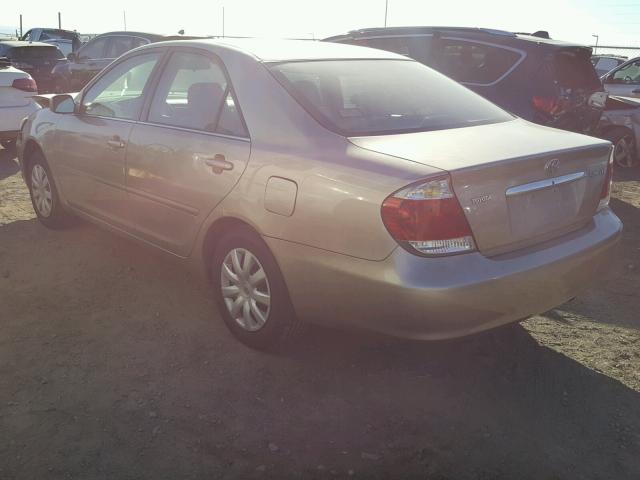 4T1BE32K45U031466 - 2005 TOYOTA CAMRY LE ოქროსფერი ფოტო 3