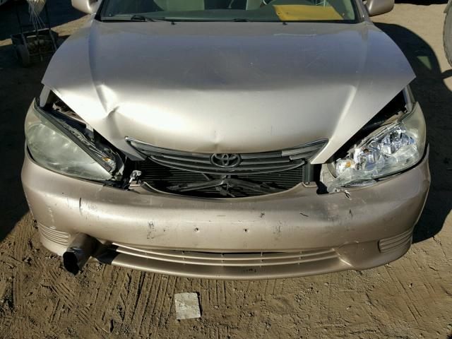 4T1BE32K45U031466 - 2005 TOYOTA CAMRY LE ოქროსფერი ფოტო 7