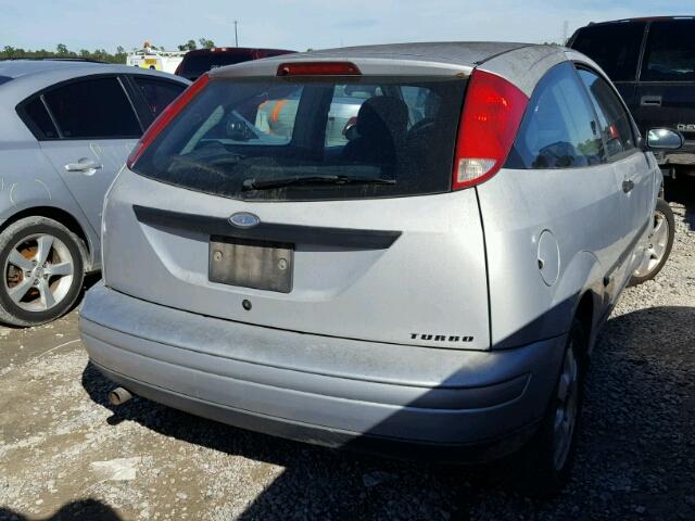 3FAFP3131YR245648 - 2000 FORD FOCUS ZX3 SILVER photo 4