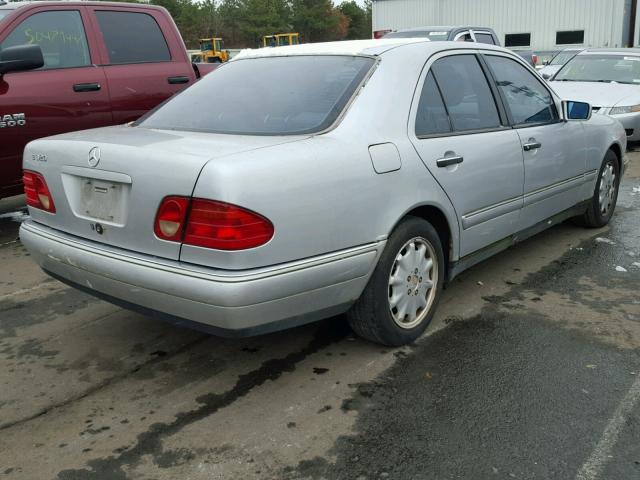 WDBJF55F0VA388991 - 1997 MERCEDES-BENZ E 320 GRAY photo 4