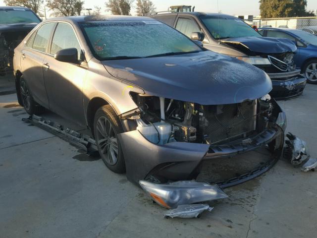 4T1BF1FK1FU957563 - 2015 TOYOTA CAMRY LE გრაფიტი ფოტო 1