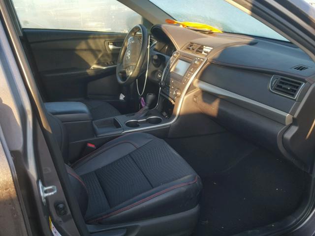 4T1BF1FK1FU957563 - 2015 TOYOTA CAMRY LE გრაფიტი ფოტო 5