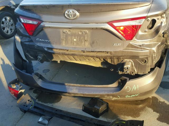 4T1BF1FK1FU957563 - 2015 TOYOTA CAMRY LE გრაფიტი ფოტო 9