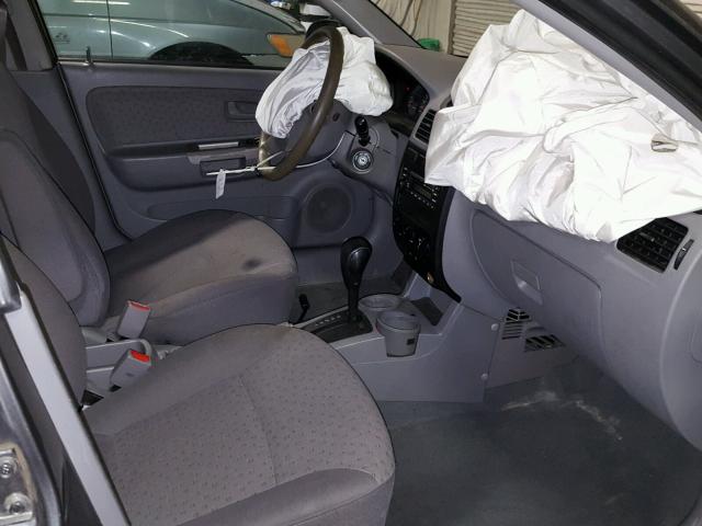 KNADC125946309974 - 2004 KIA RIO GRAY photo 5