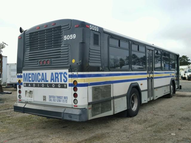 15GCB211051112740 - 2005 GILLIG TRANSIT BU WHITE photo 4