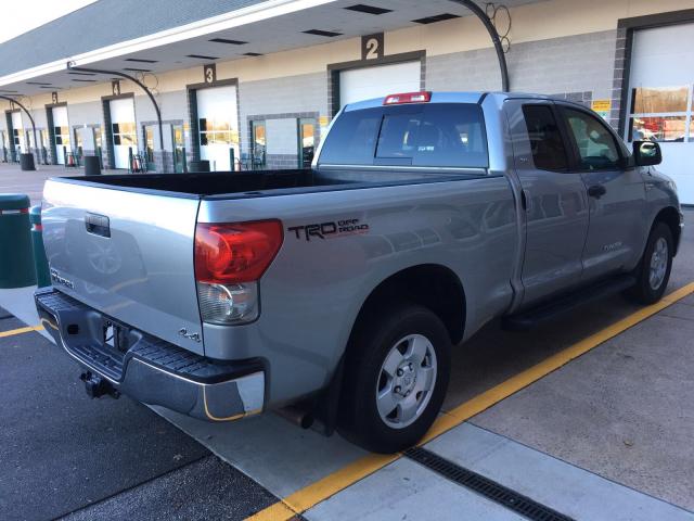 5TBBV54198S503912 - 2008 TOYOTA TUNDRA DOU GRAY photo 4