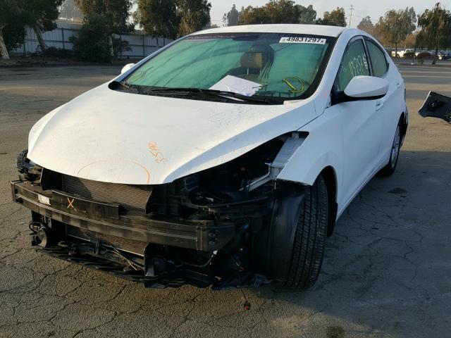 5NPDH4AEXDH360543 - 2013 HYUNDAI ELANTRA GL WHITE photo 2