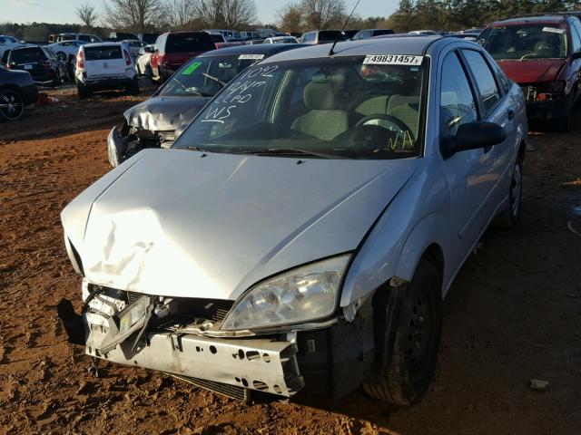 1FAFP34N47W301042 - 2007 FORD FOCUS ZX4 SILVER photo 2