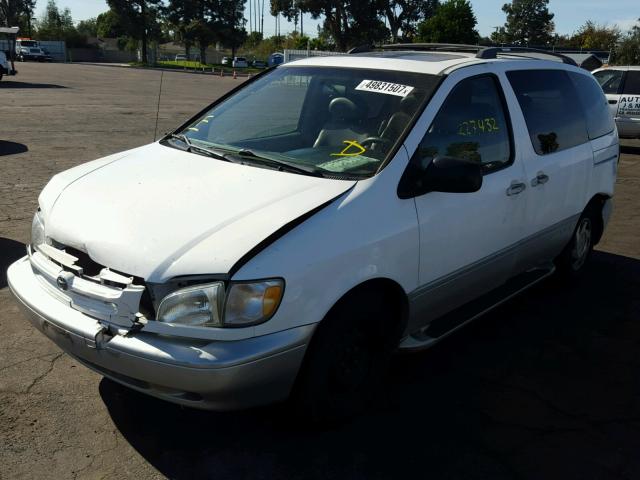 4T3ZF13C4YU192659 - 2000 TOYOTA SIENNA LE WHITE photo 2