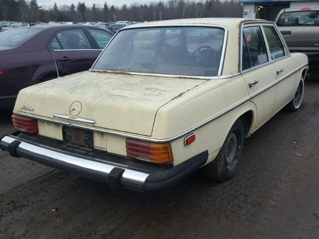 11501712029713 - 1975 MERCEDES-BENZ 230 CREAM photo 4