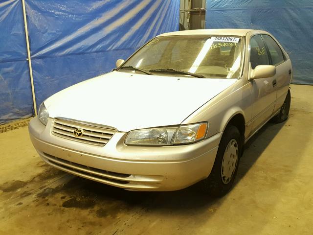 4T1BG22K4WU831514 - 1998 TOYOTA CAMRY CE GOLD photo 2