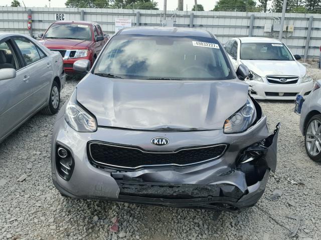 KNDPMCAC2J7371165 - 2018 KIA SPORTAGE L GRAY photo 9