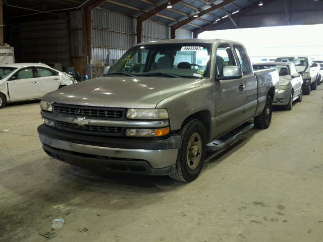 2GCEC19W0Y1260585 - 2000 CHEVROLET SILVERADO BROWN photo 2