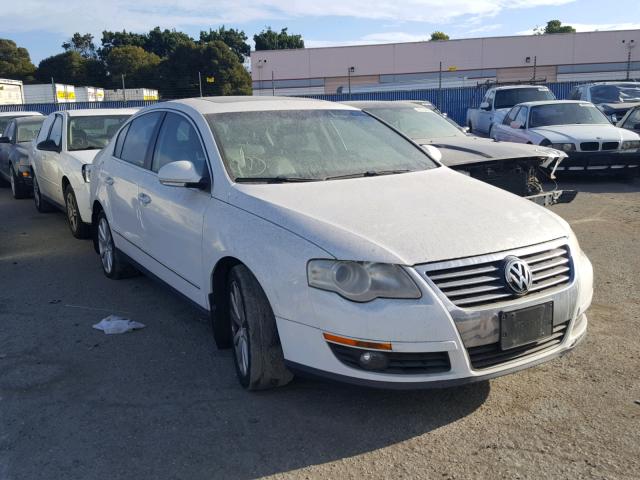 WVWRH63B41P195223 - 2001 VOLKSWAGEN PASSAT GLX WHITE photo 1