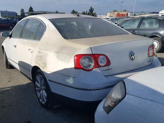 WVWRH63B41P195223 - 2001 VOLKSWAGEN PASSAT GLX WHITE photo 3