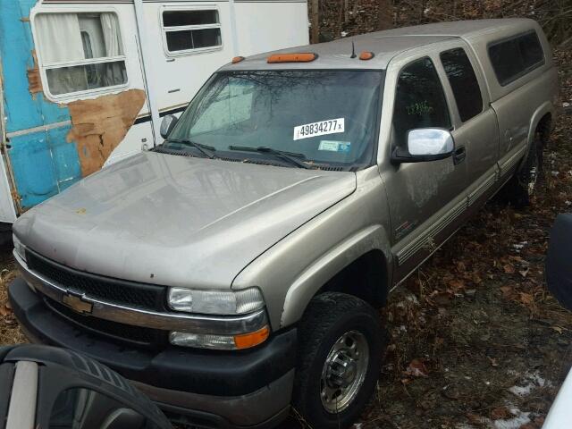 1GCHK29152E148039 - 2002 CHEVROLET SILVERADO CREAM photo 2