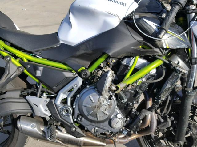 JKAEREH13HDA01375 - 2017 KAWASAKI ER650 H WHITE photo 9