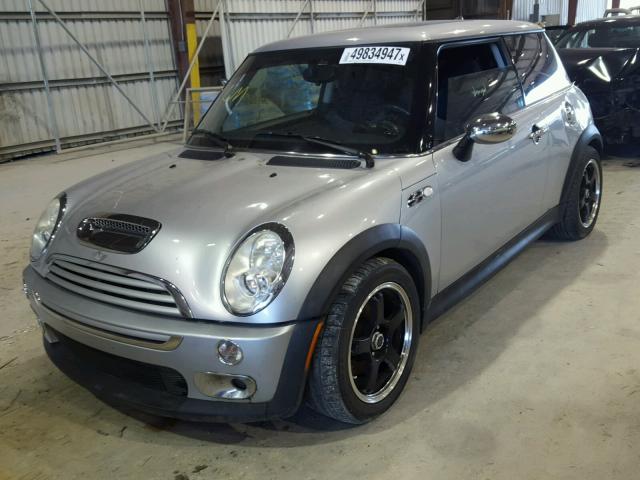 WMWRE33556TJ39319 - 2006 MINI COOPER S SILVER photo 2