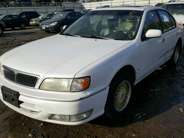 JNKCA21A5WT620412 - 1998 INFINITI I30 WHITE photo 2