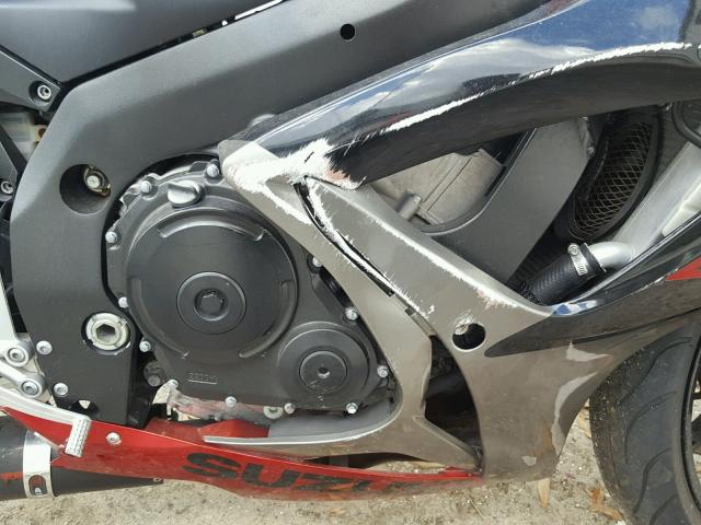 JS1GR7KA262110445 - 2006 SUZUKI GSX-R750 K RED photo 7