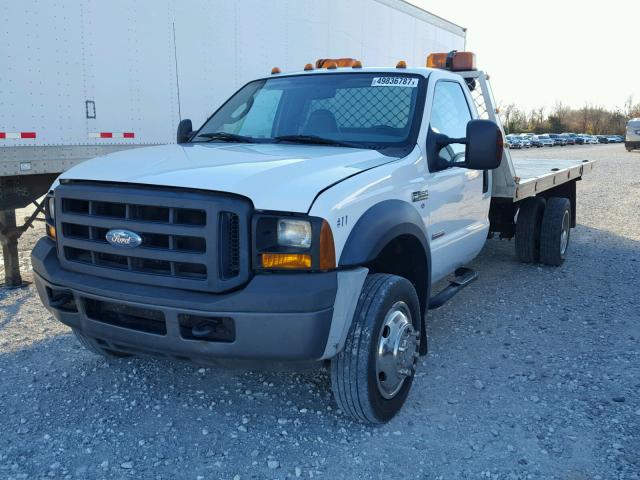 1FDAF56P67EB49669 - 2007 FORD F550 SUPER WHITE photo 2