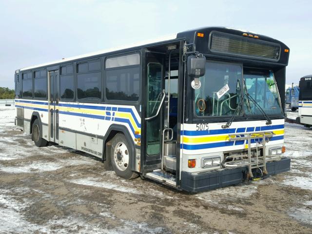 15GCB211551112717 - 2005 GILLIG TRANSIT BU WHITE photo 1