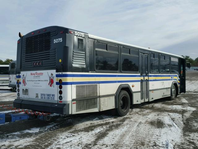 15GCB211551112717 - 2005 GILLIG TRANSIT BU WHITE photo 4