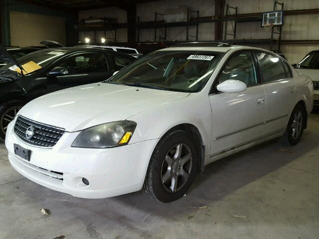 1N4BL11D15N481013 - 2005 NISSAN ALTIMA SE WHITE photo 2