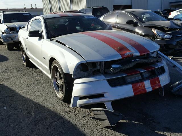 1ZVHT82H055246808 - 2005 FORD MUSTANG GT SILVER photo 1