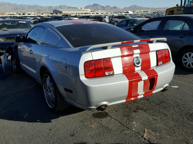 1ZVHT82H055246808 - 2005 FORD MUSTANG GT SILVER photo 3