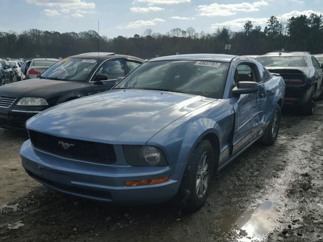 1ZVFT80N975211266 - 2007 FORD MUSTANG BLUE photo 2