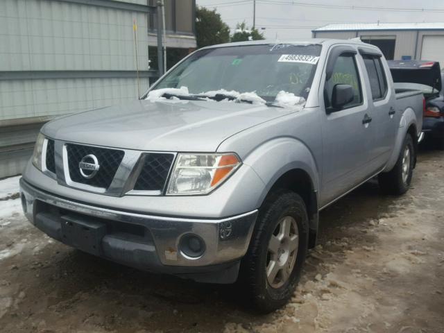 1N6AD07W75C462691 - 2005 NISSAN FRONTIER C SILVER photo 2