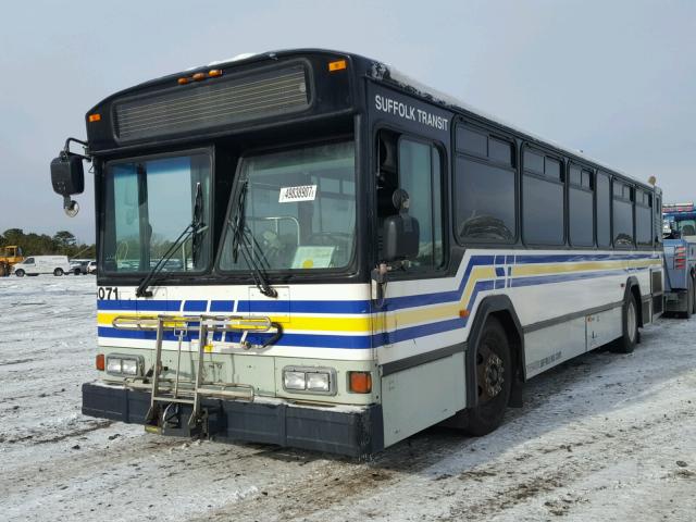 15GCB211X51112695 - 2005 GILLIG TRANSIT BU WHITE photo 2