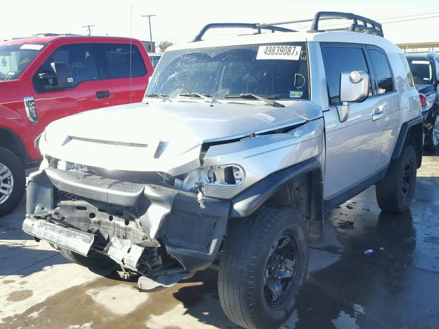 JTEBU11F670092176 - 2007 TOYOTA FJ CRUISER SILVER photo 2