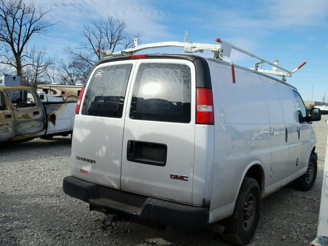 1GTGG25V771141422 - 2007 GMC SAVANA G25 WHITE photo 4