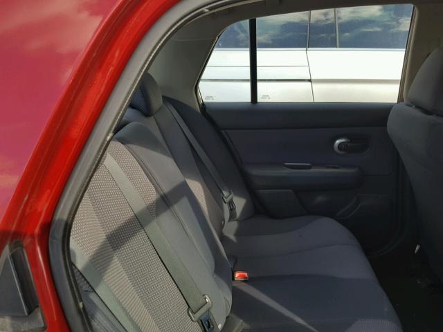 3N1BC11E07L403623 - 2007 NISSAN VERSA S RED photo 6