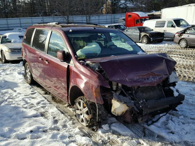 2A8HR54P48R786568 - 2008 CHRYSLER TOWN & COU RED photo 1