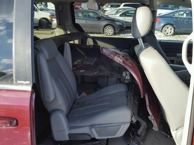 2A8HR54P48R786568 - 2008 CHRYSLER TOWN & COU RED photo 6