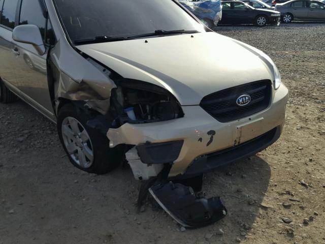 KNAFG526187166497 - 2008 KIA RONDO LX TAN photo 9