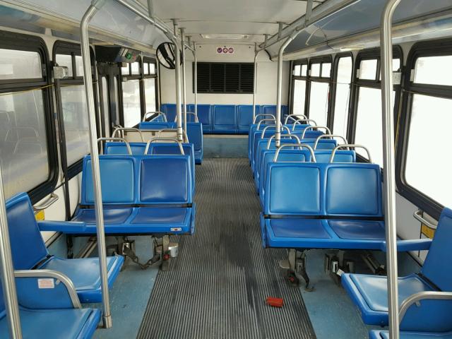 15GCB211551112698 - 2005 GILLIG TRANSIT BU WHITE photo 6